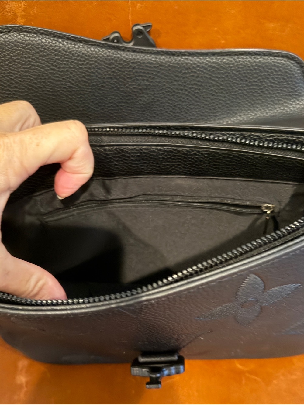 Black Crossbody Messenger Bag - Picture 4 of 7